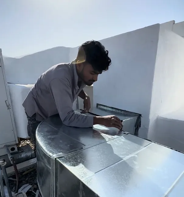 Organised air-conditioning infrastructure with service access and controls