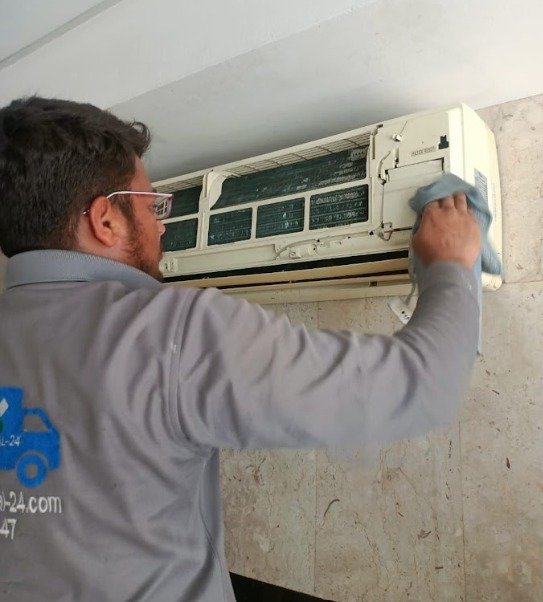 Indoor split unit filter cleaning and coil servicing